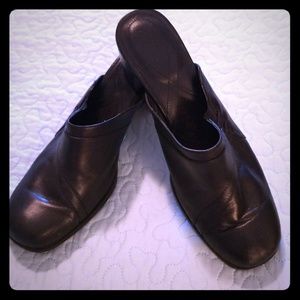 CLARK'S black size 11 leather clogs BEAUTIFUL!